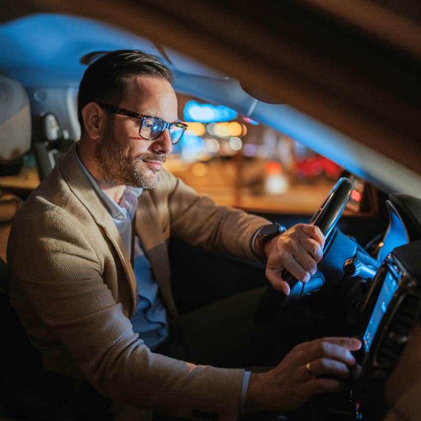 man with poor directional skills looking at his phone in the car