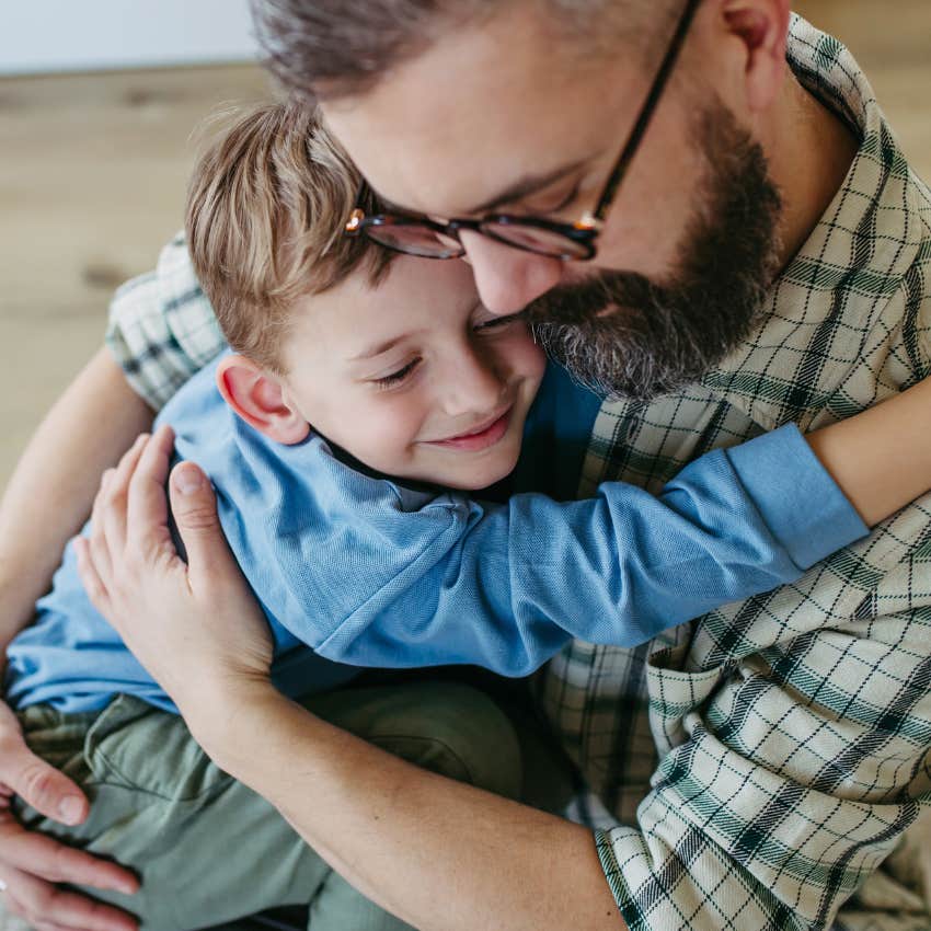emotionally intelligent dad telling son sorry shouldnt done that