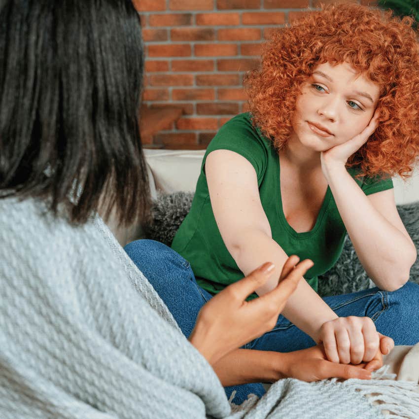 young woman sounding smart by expressing understanding where her friend is coming from