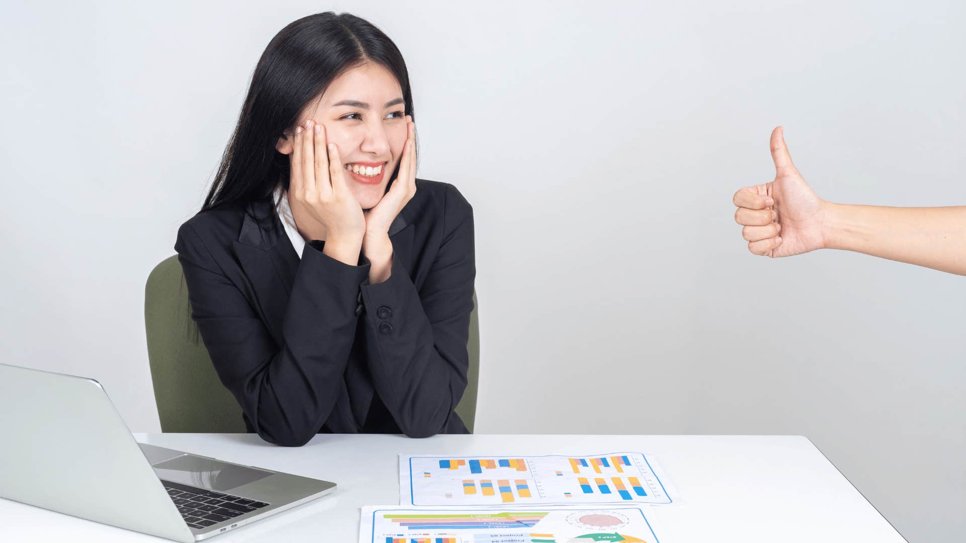millennial woman getting praise for the bare minimum