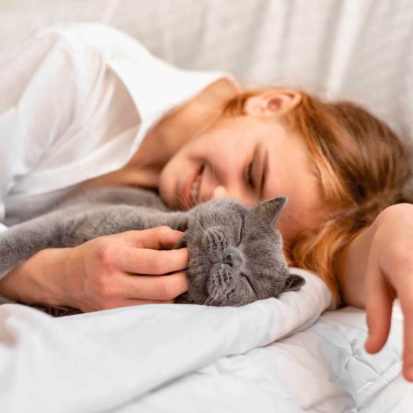 cat deeply bonded with their human sleeping with them