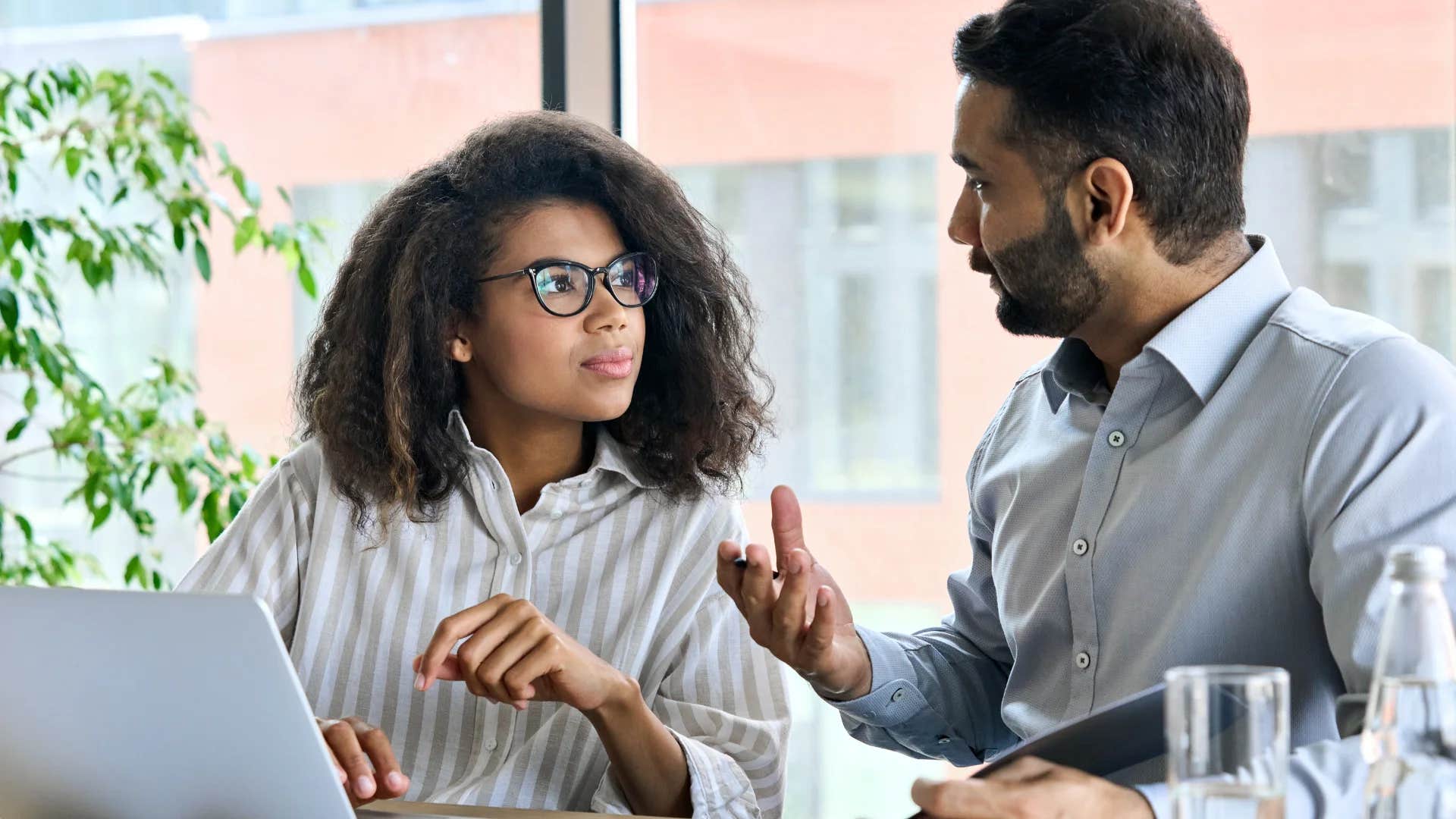 man telling colleague you have to read in between the lines