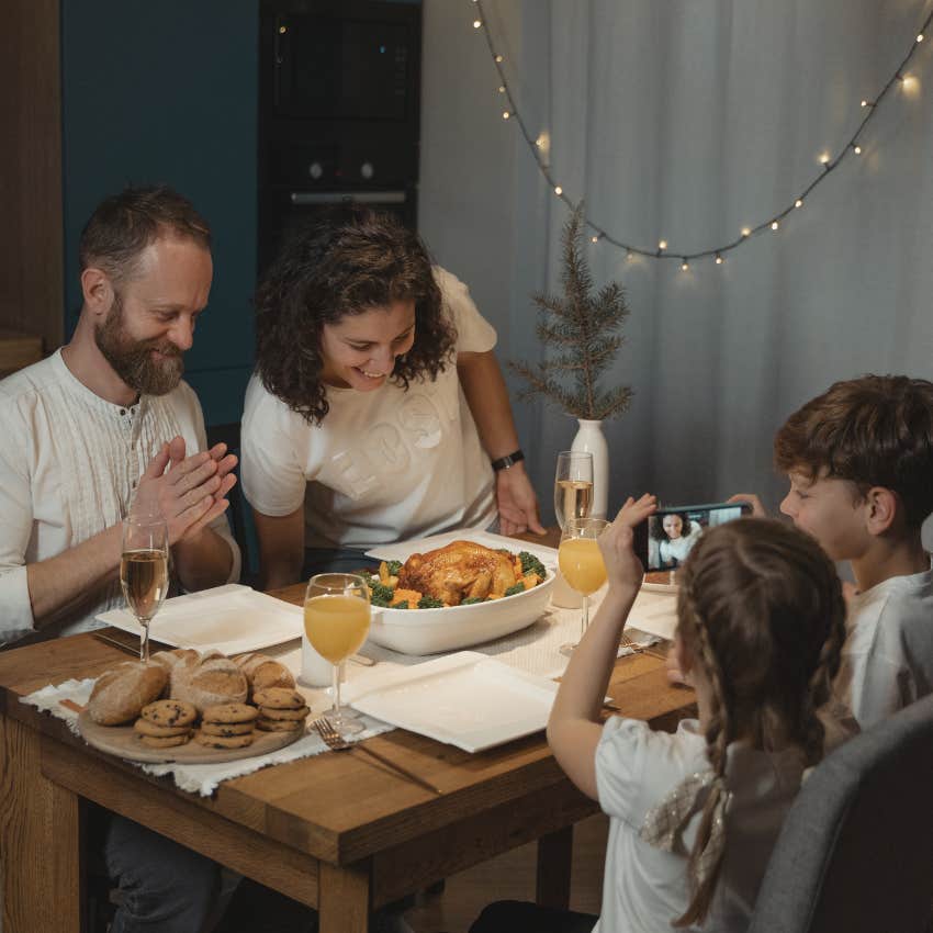 parents teaching their kids to ask for permission to leave the table