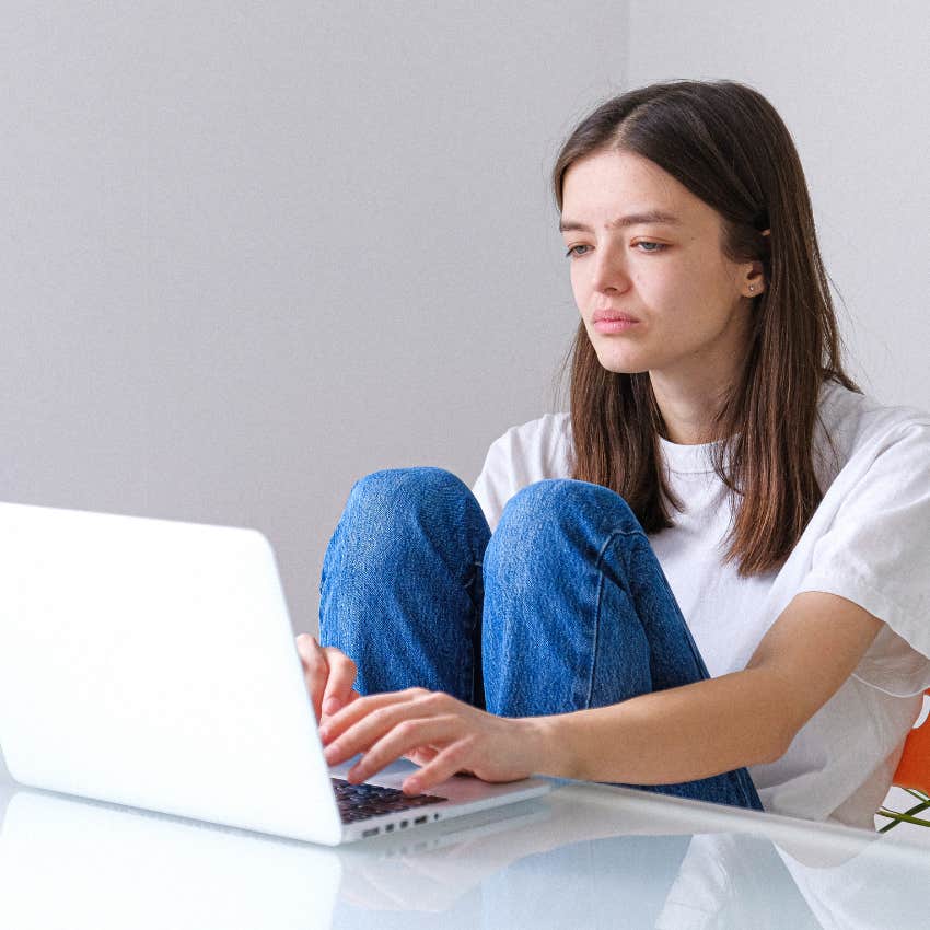 gen z woman with intelligence because she can spot misinformation online