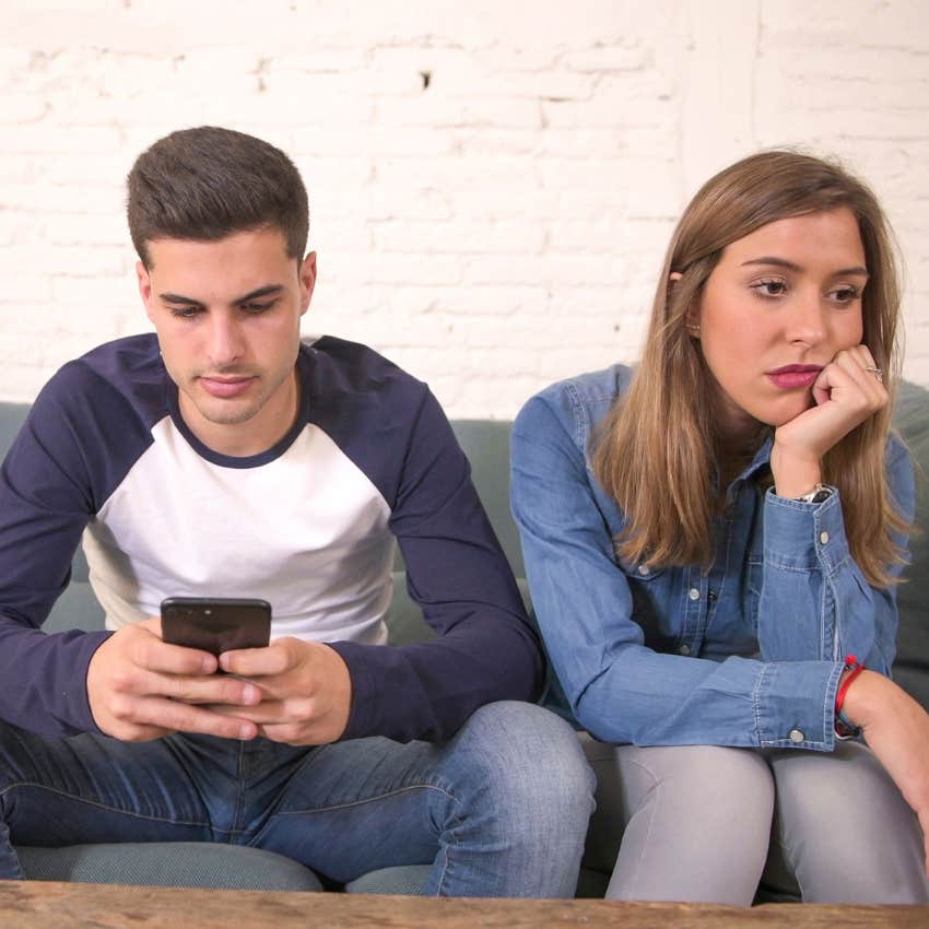 man whose parents were always on the phone being distant with girlfriend and ignoring her while looking at his phone