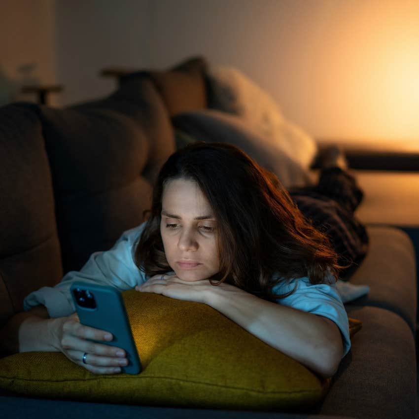 woman whose parents were always on their phones developed a habit of spending too much time on her own phone