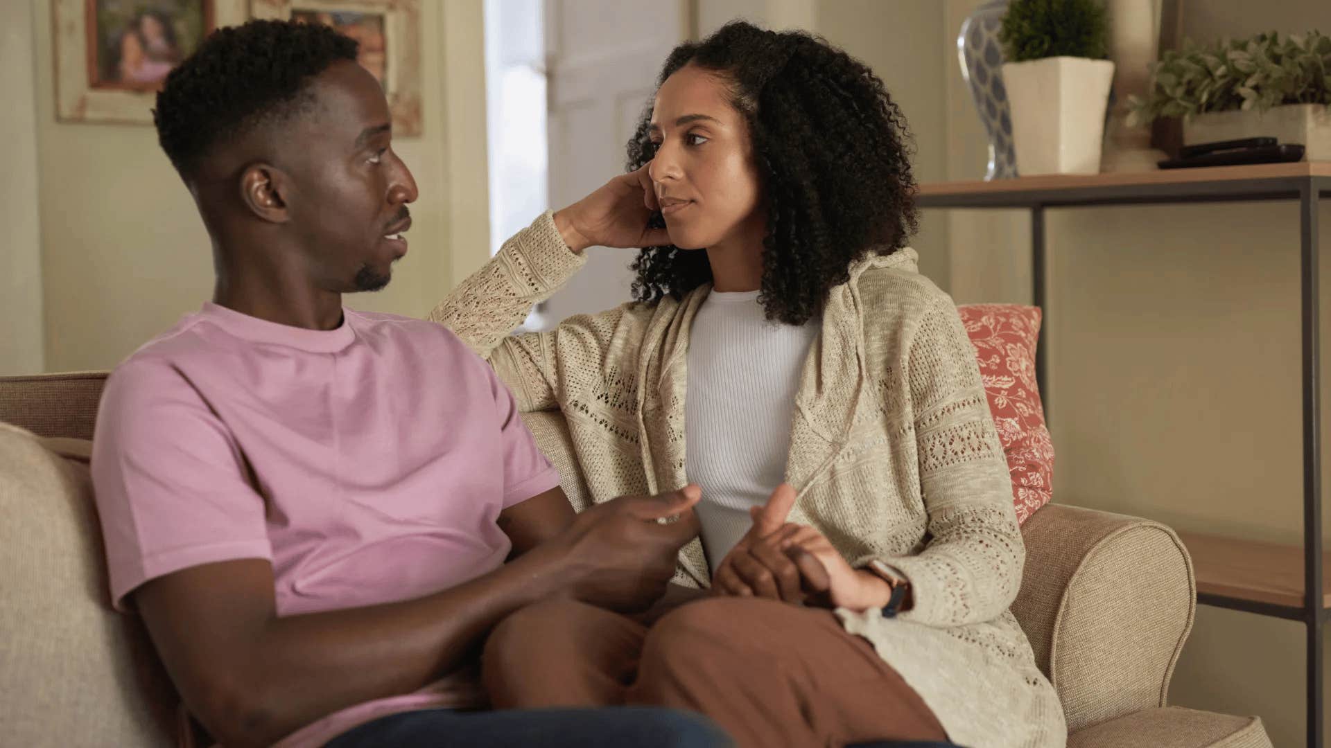 woman lying about small things to her partner