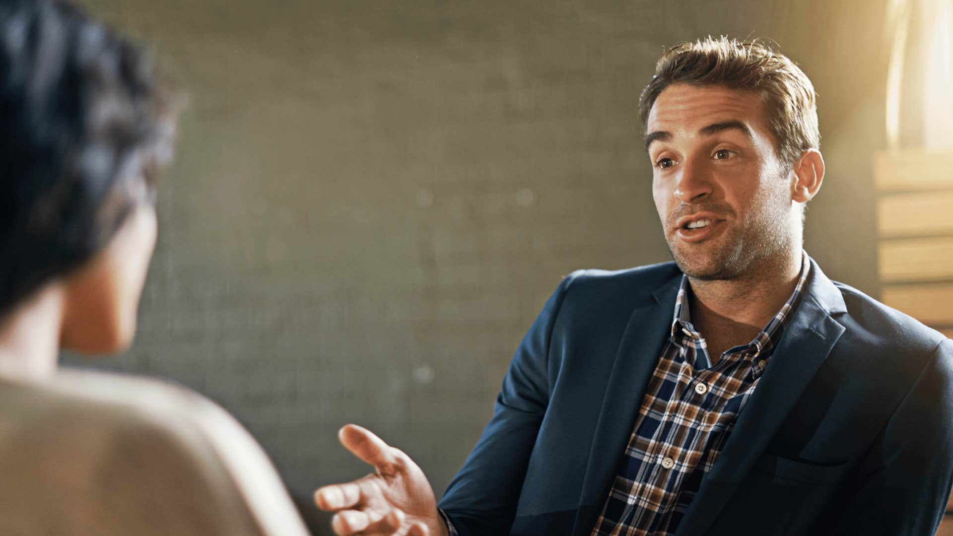 man raised by narcissistic parents telling his girlfriend he doesn't know how he feels