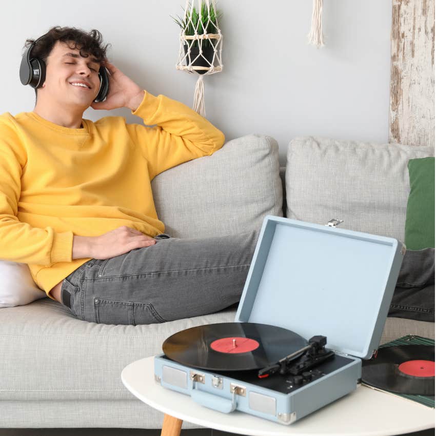 gen zer embracing millennial cringe older technology record players