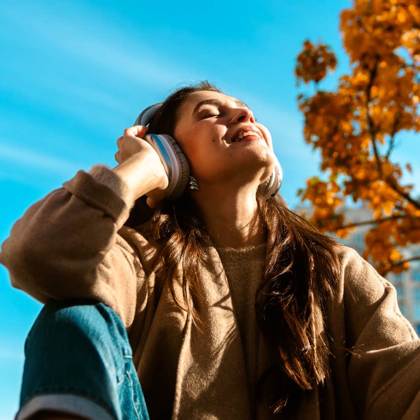 traits people stepping crunchy leaves when fall notice little things