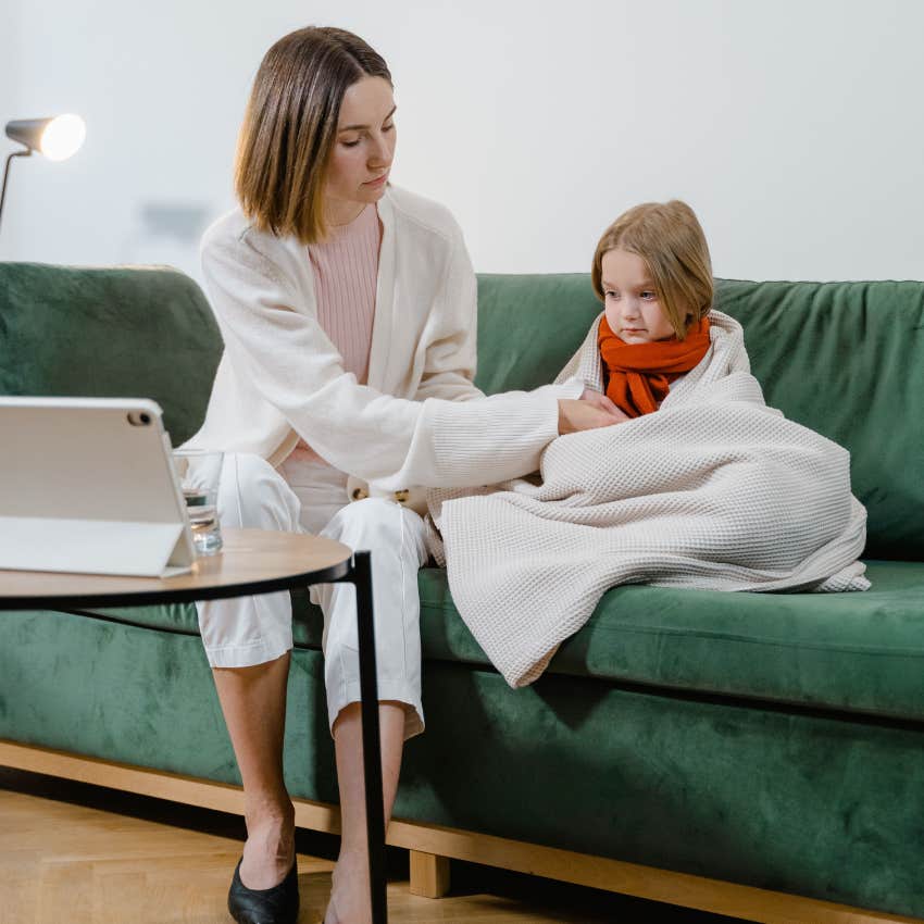 mom using the power of silence to teach her child emotional resilience
