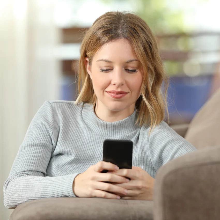 Gen Z woman using abbreviations in texts