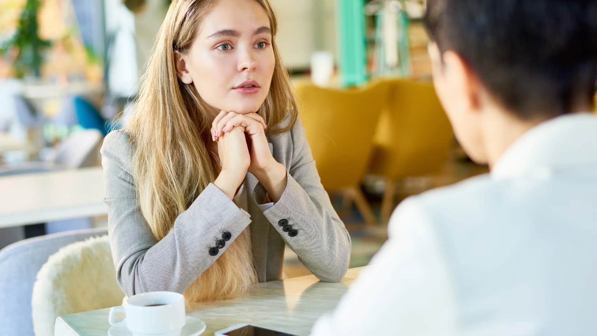 woman apologizing to man i'm sorry for how things went down