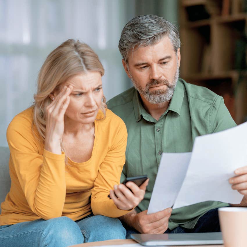 woman telling man i'm just bad with money