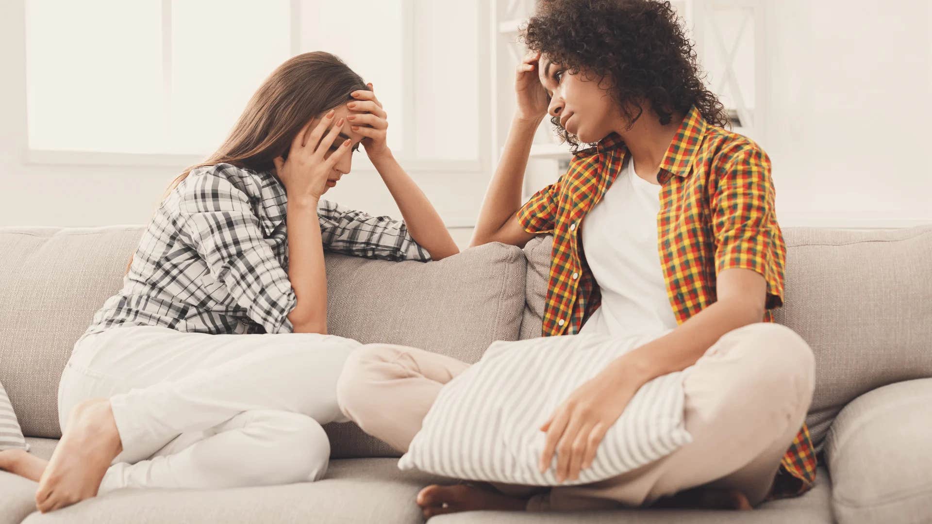 woman telling friend you're just misunderstanding me