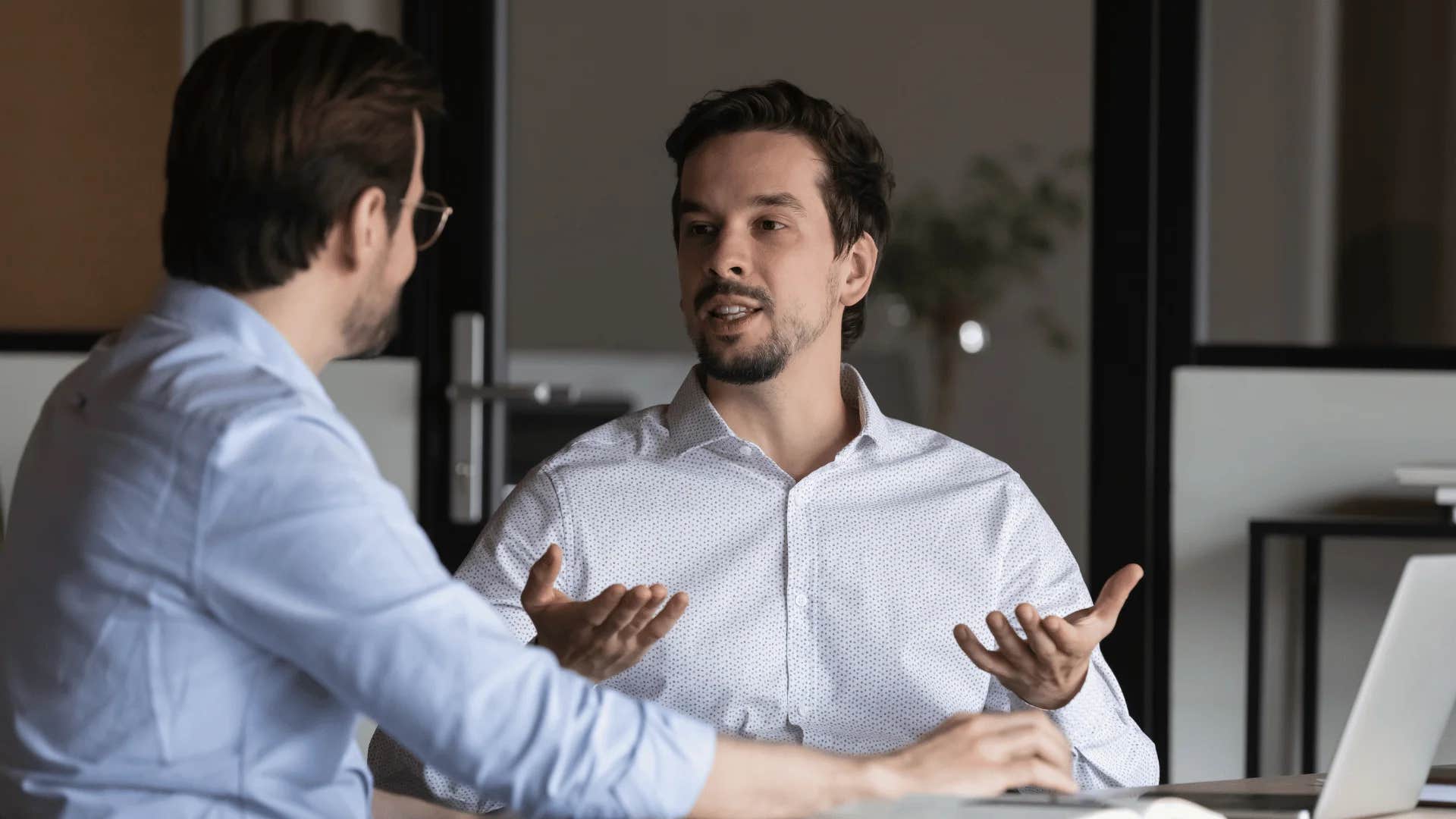 man telling colleague i told you so