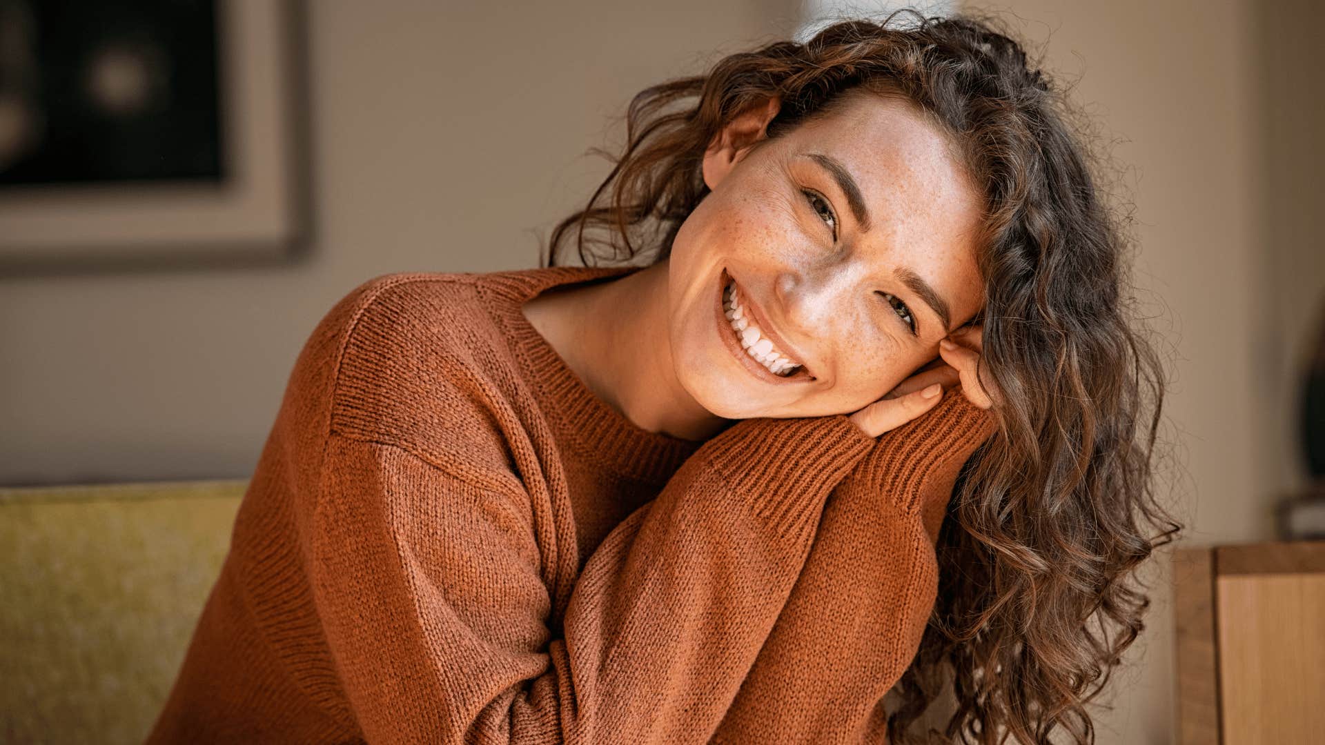 woman raised in a blue collar home who isn't a show off