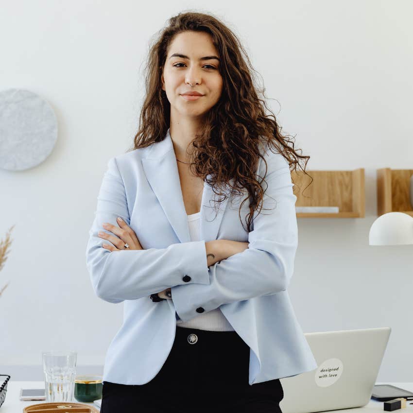 independent woman who prefers being unreachable on weekends