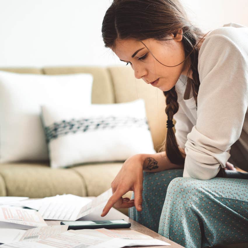 selective woman who prefers being unreachable on weekends