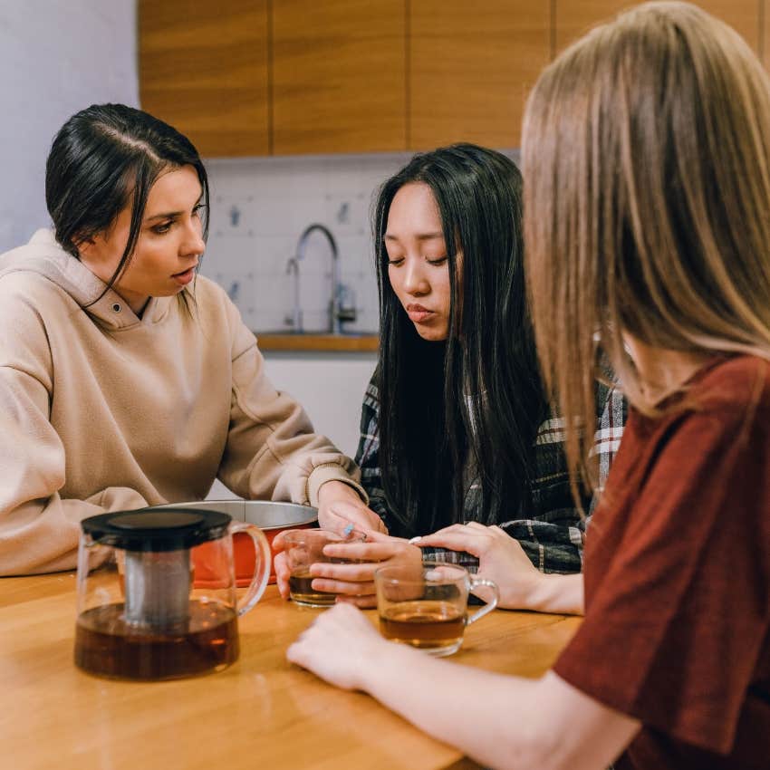 woman without self-respect over-apologizing to her friends