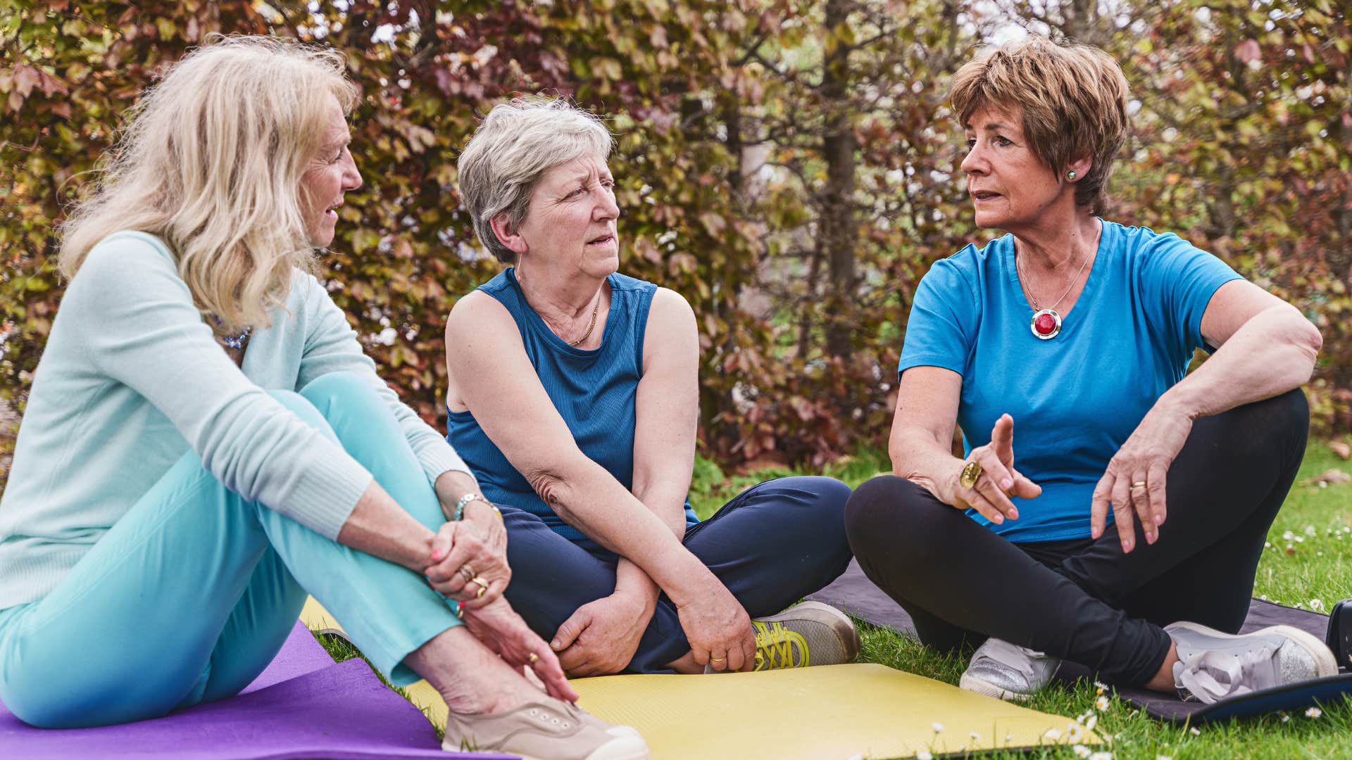 woman with low mental and emotional independence asking her friends after yoga to help her figure out a problem