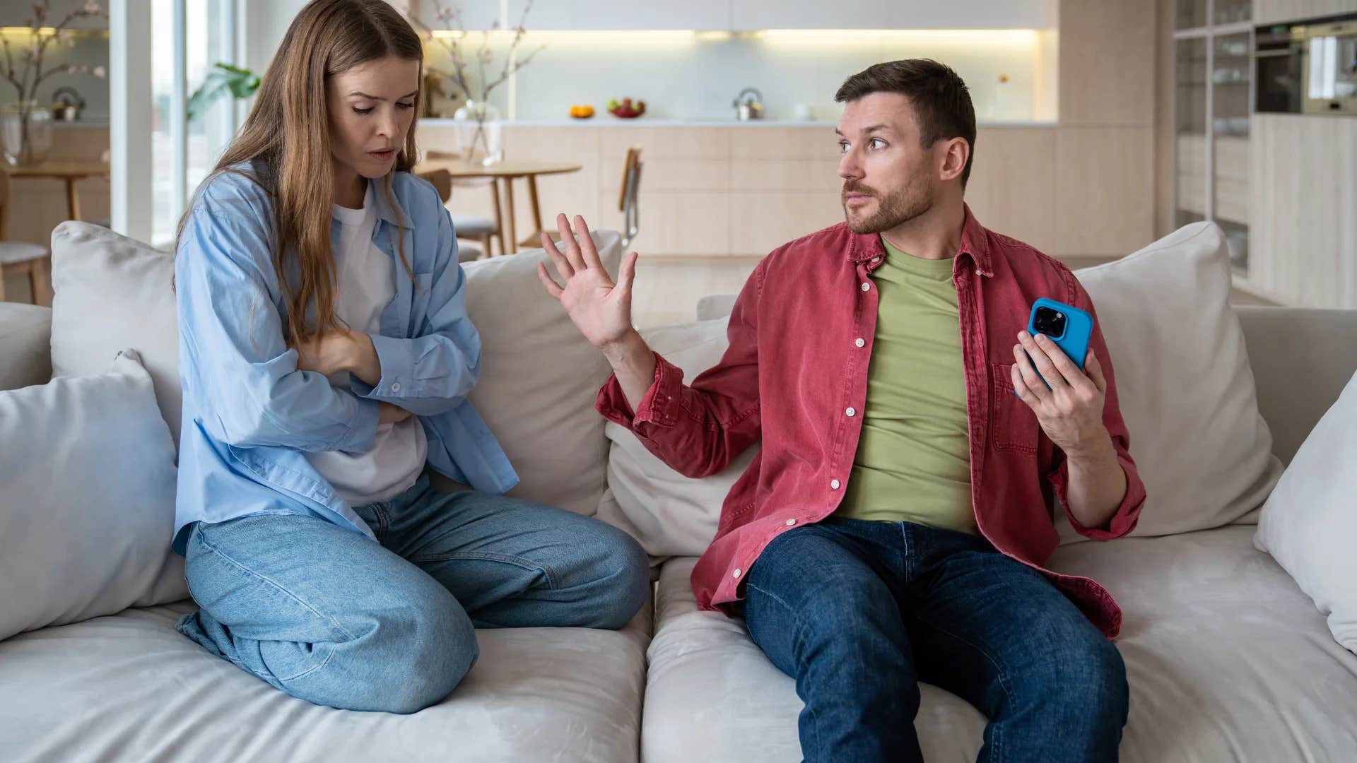high-iq man shutting down argument with girlfriend by telling her she doesn't understand