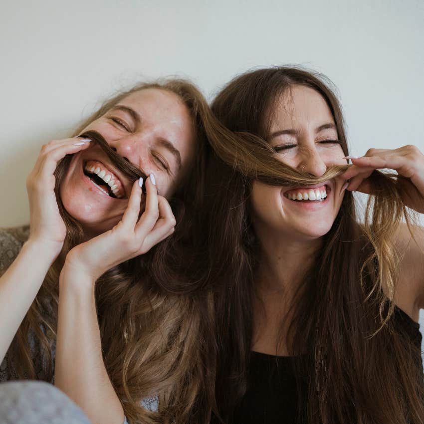 charming women who don't mind laughing at themselves
