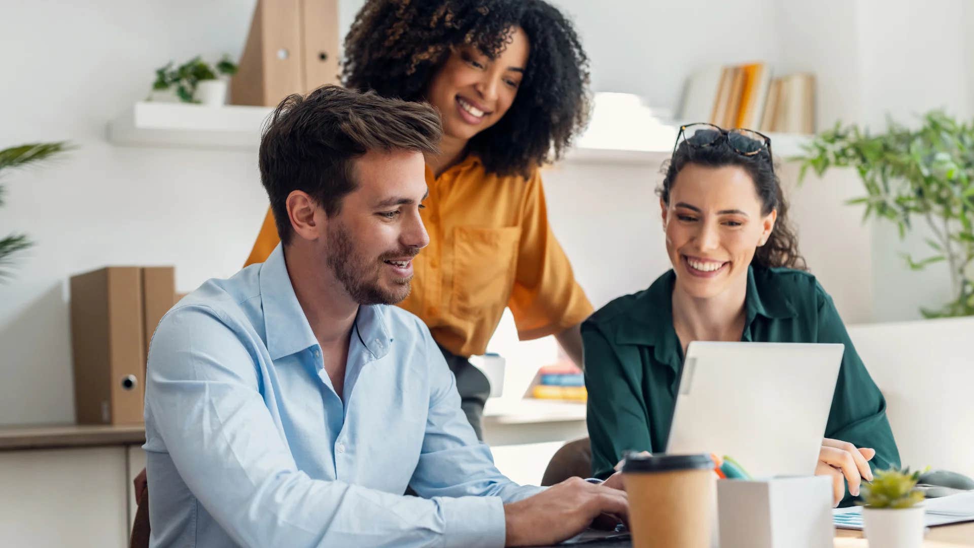 man seeking out mentorship with his colleagues at work