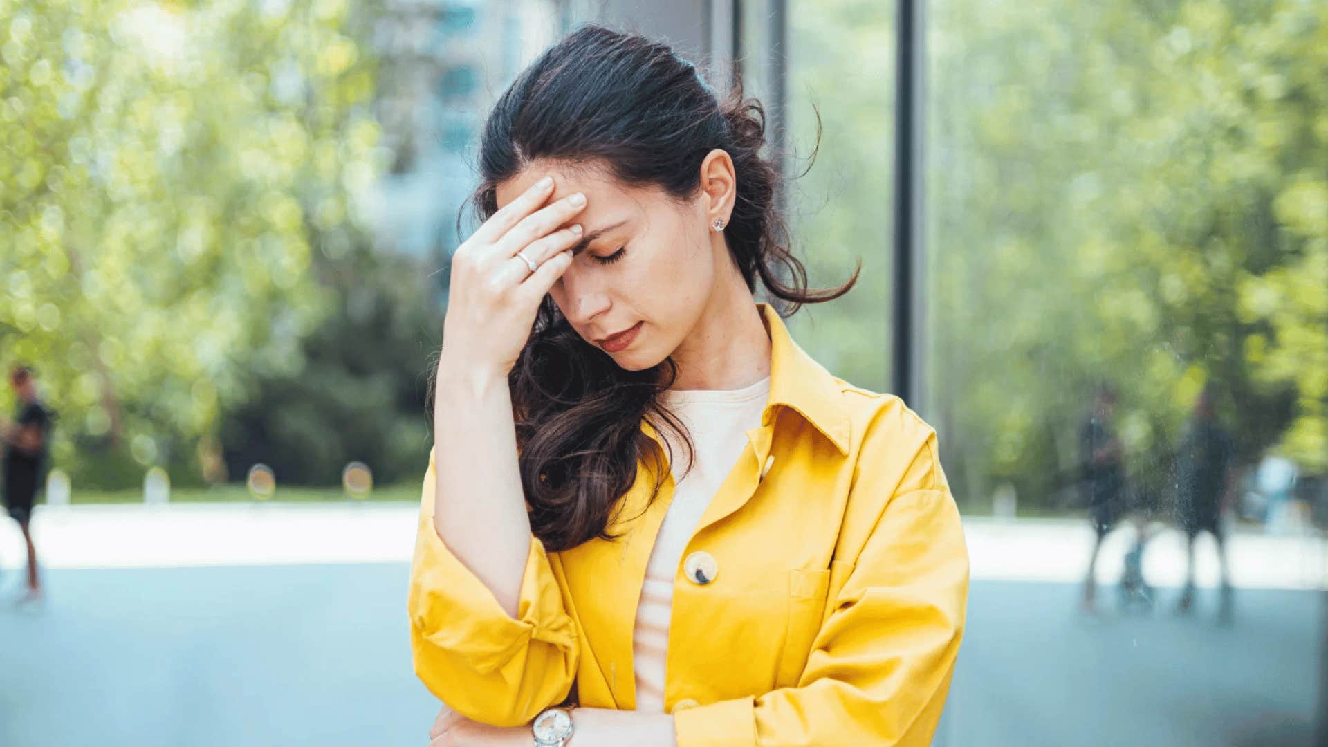 woman wondering if she's the problem after realizing she's in an unsafe relationship