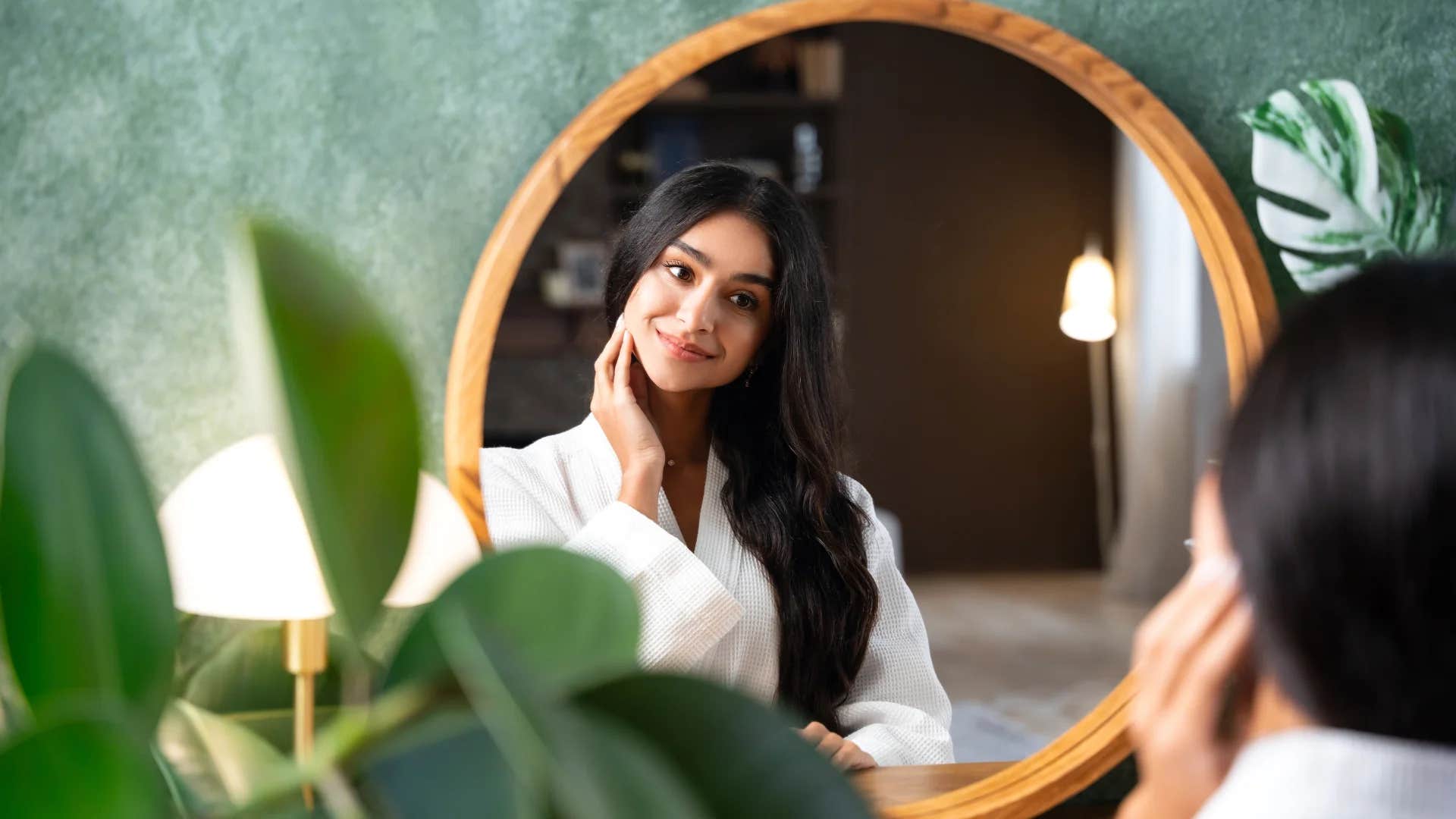 deeply charismatic woman telling herself i deserve to experience love