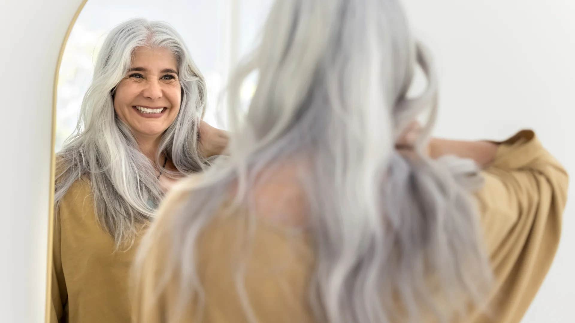 deeply charismatic woman telling herself my beauty comes from the inside out