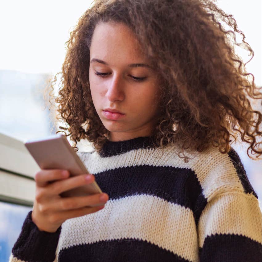 gen z woman telling a lie in a text