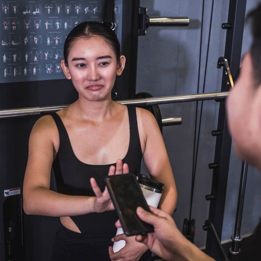 gen Z woman unafraid to set boundaries with guy at the gym