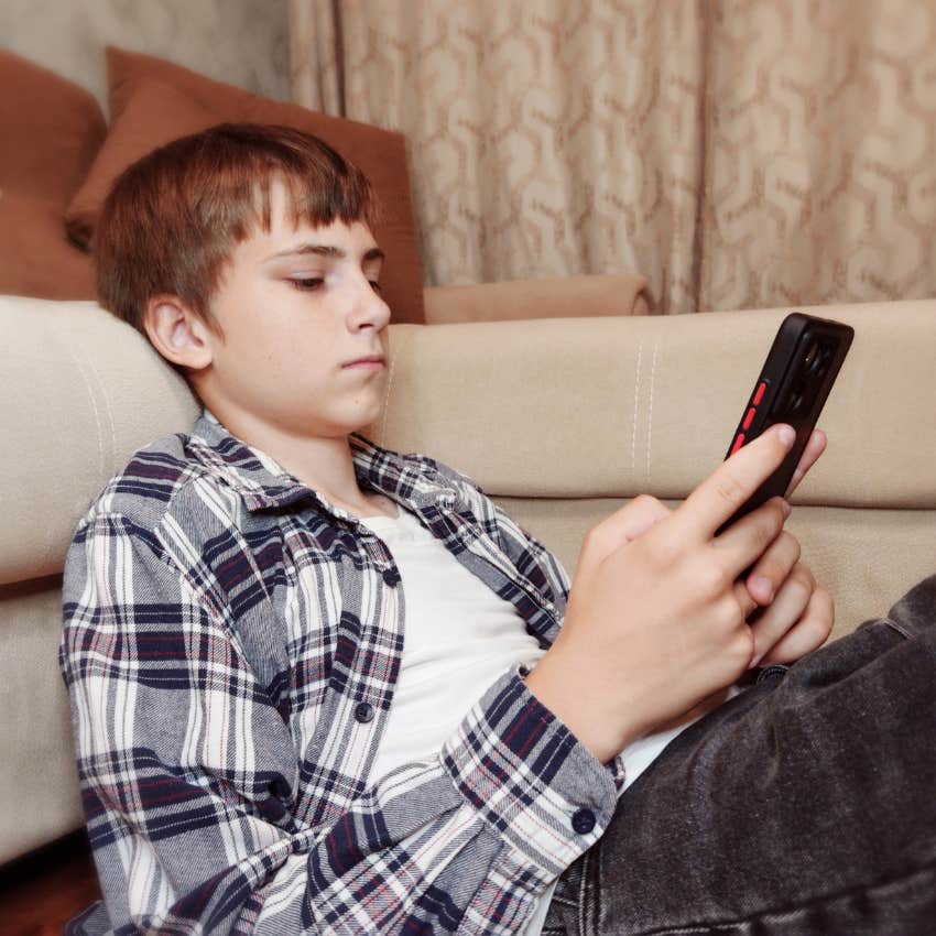 teen whose parents don't trust him to stay safe doomscrolling because he lacks motivation