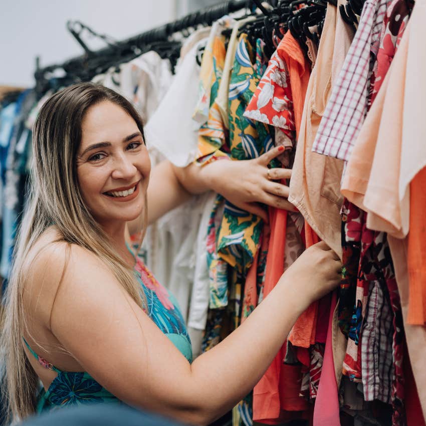 introverted woman who likes thrifting