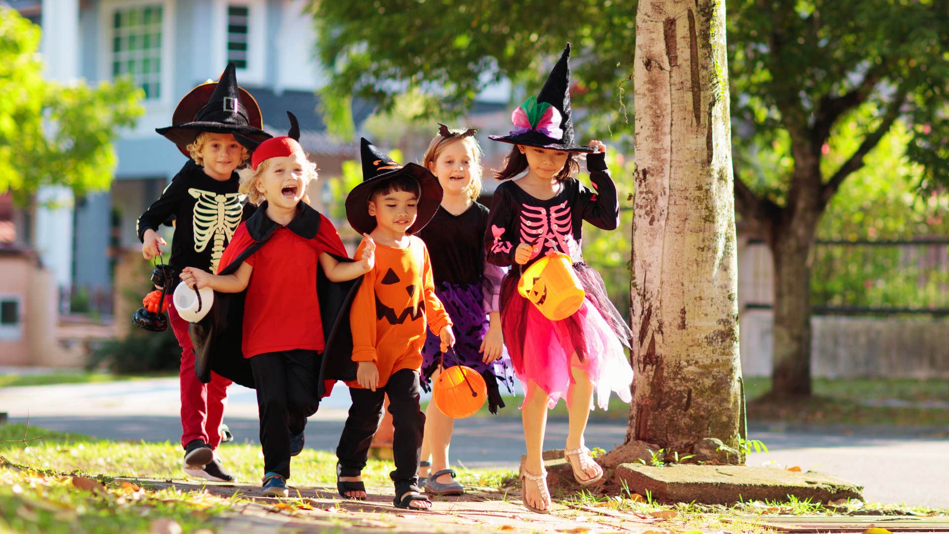 kids freely roaming their neighborhood trick or treating