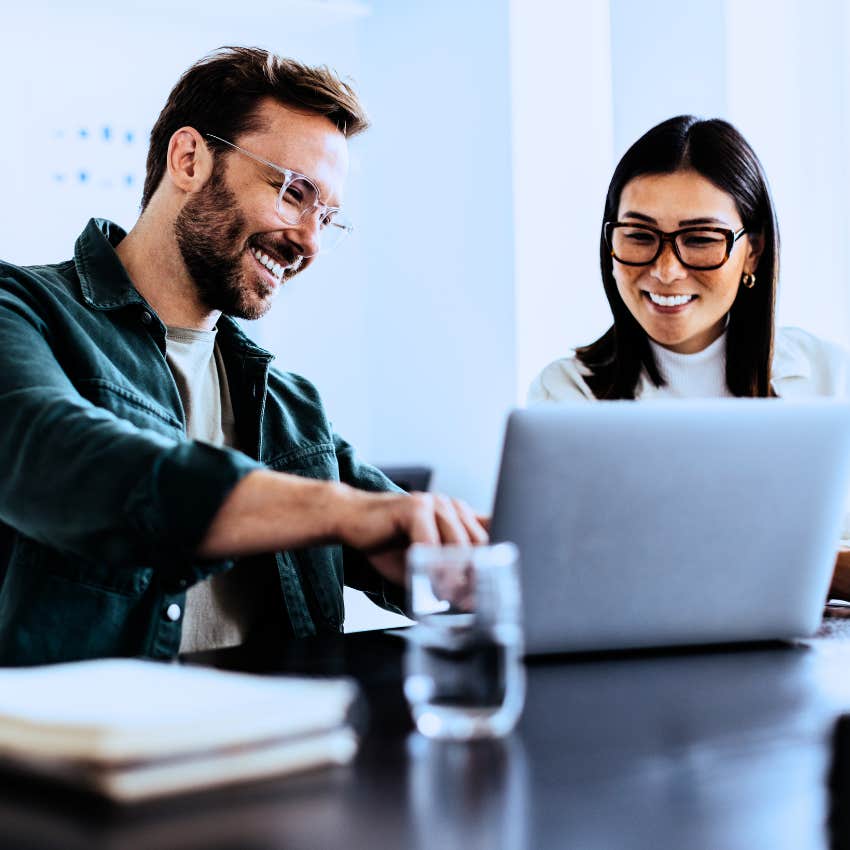 millennial boss mentoring his employee at work