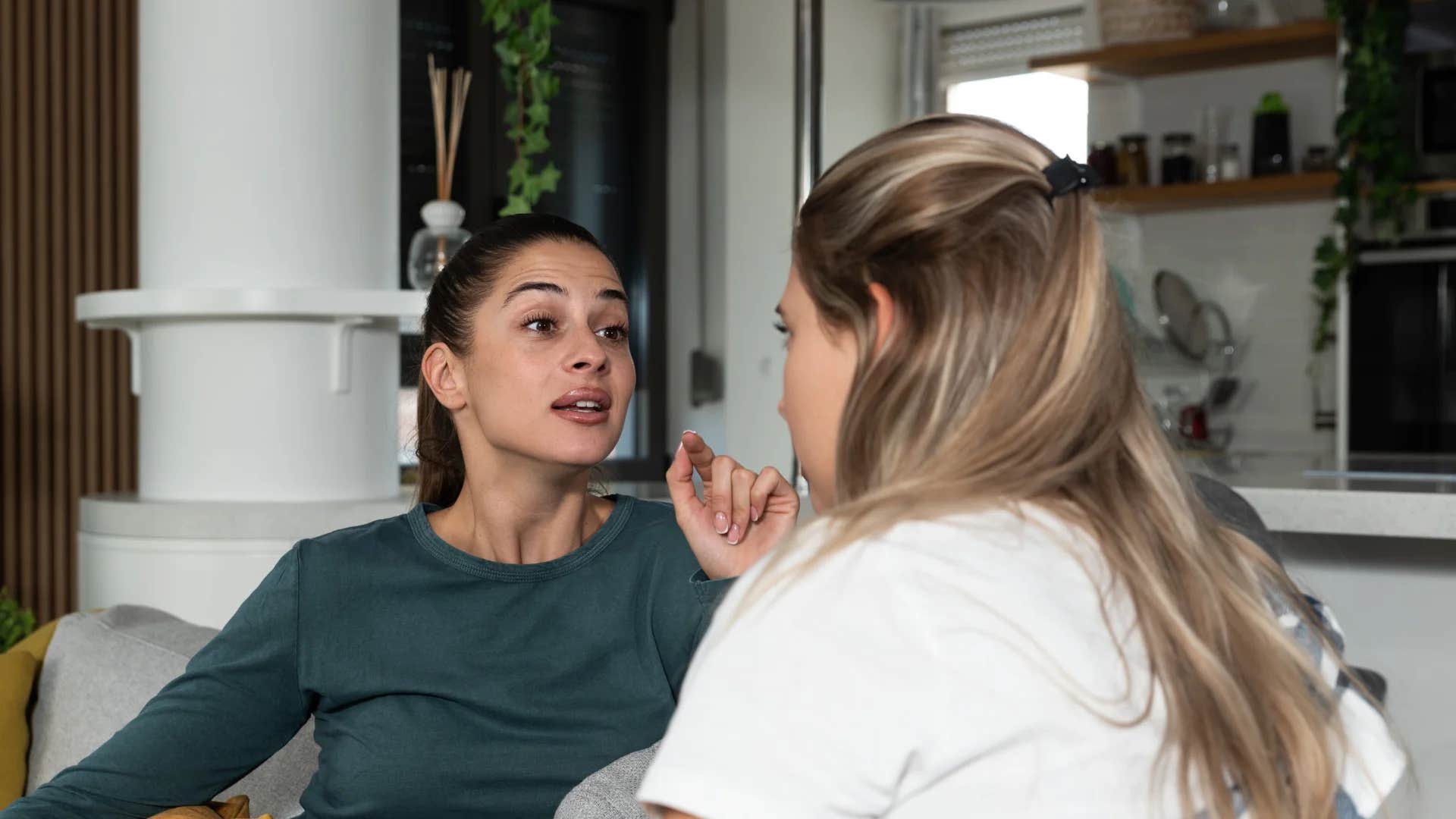 woman not falling for mind games telling woman i don't owe you anything