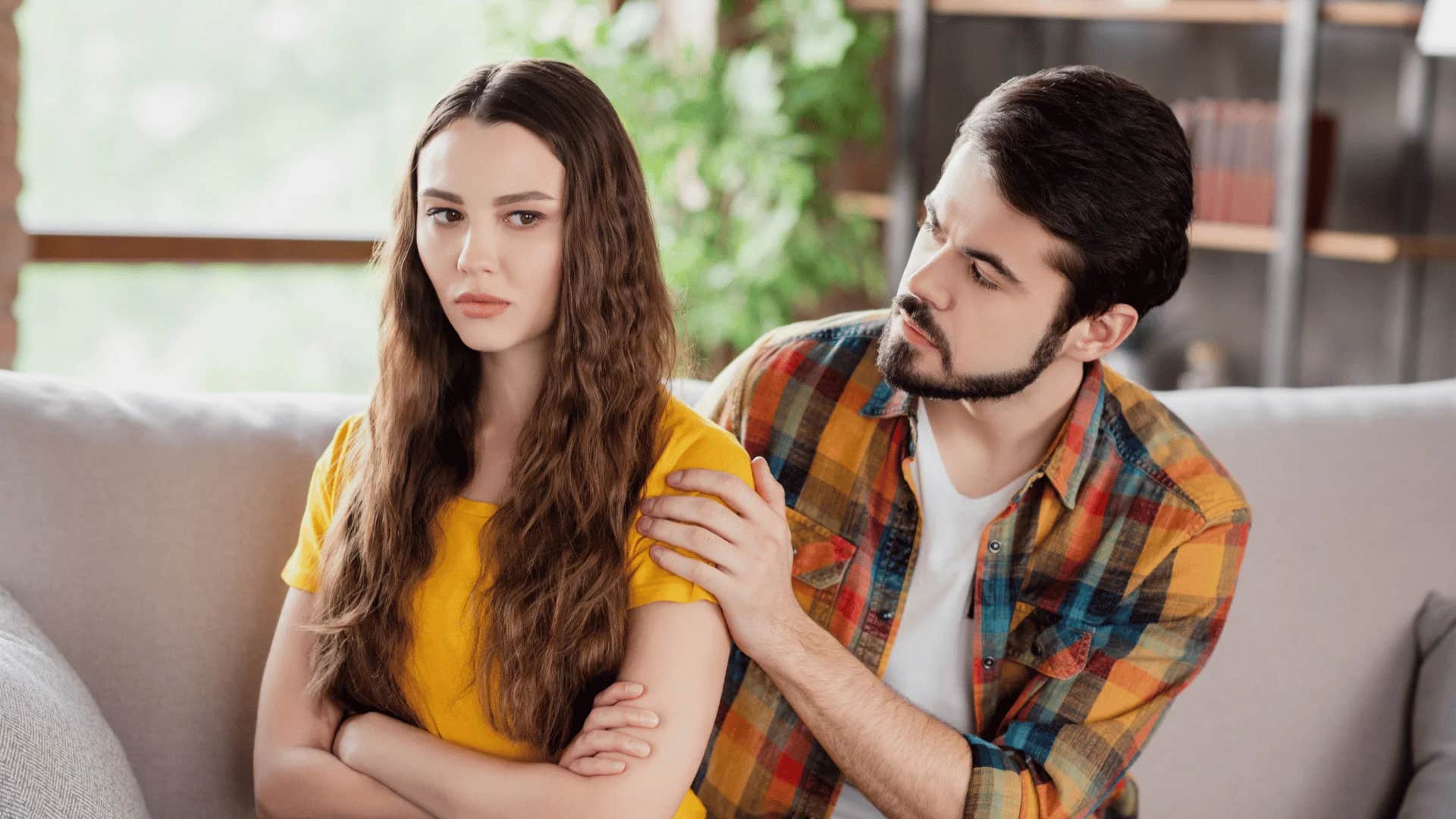 woman who doesn't respect man not apologizing sincerely