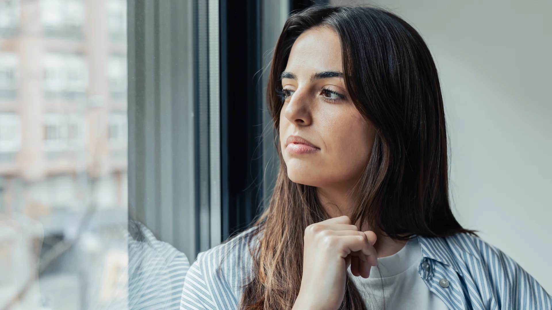 woman trying to sound smart thinking to herself great mind think alike