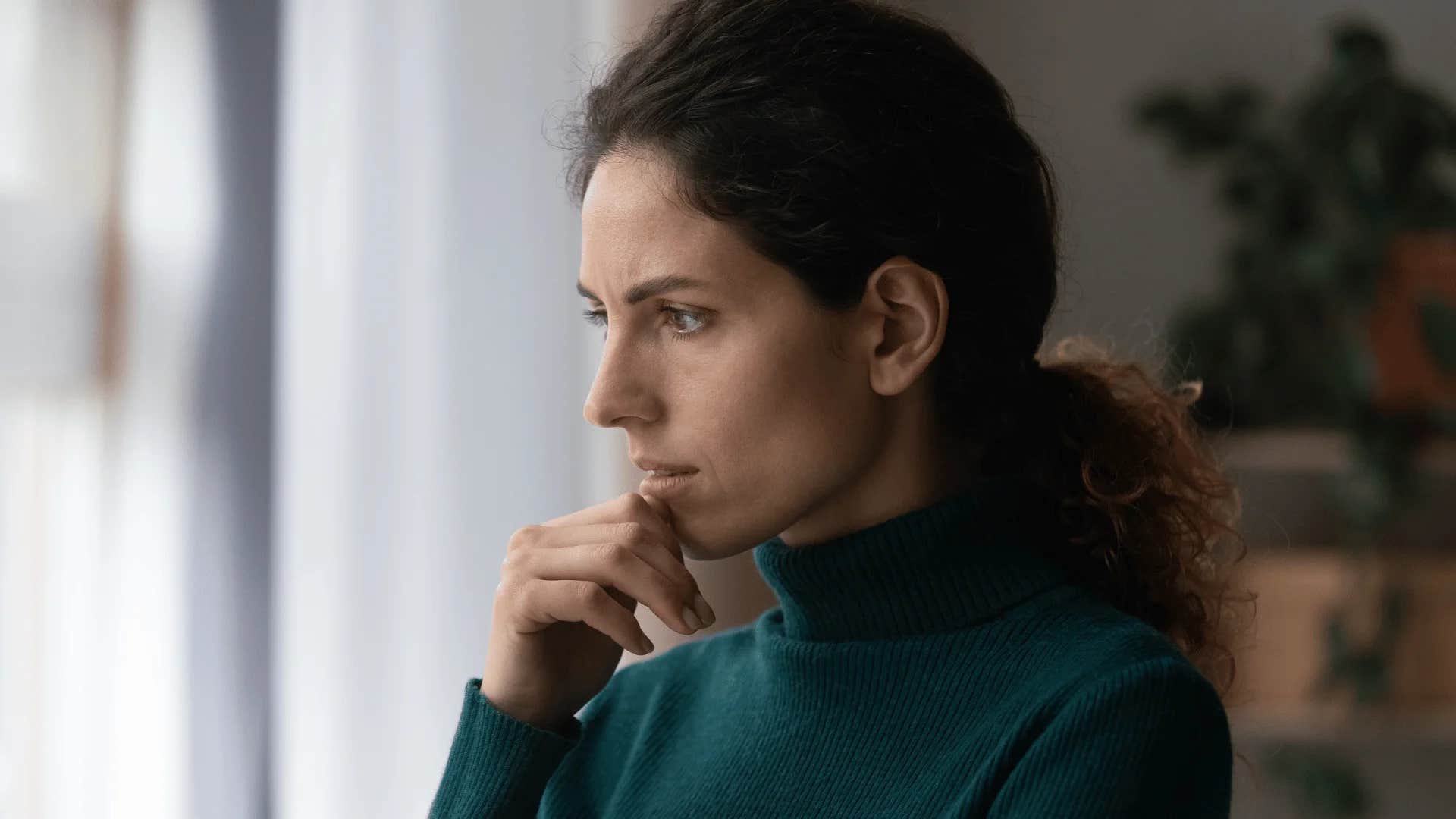 woman with low emotional iq being quietly judgmental