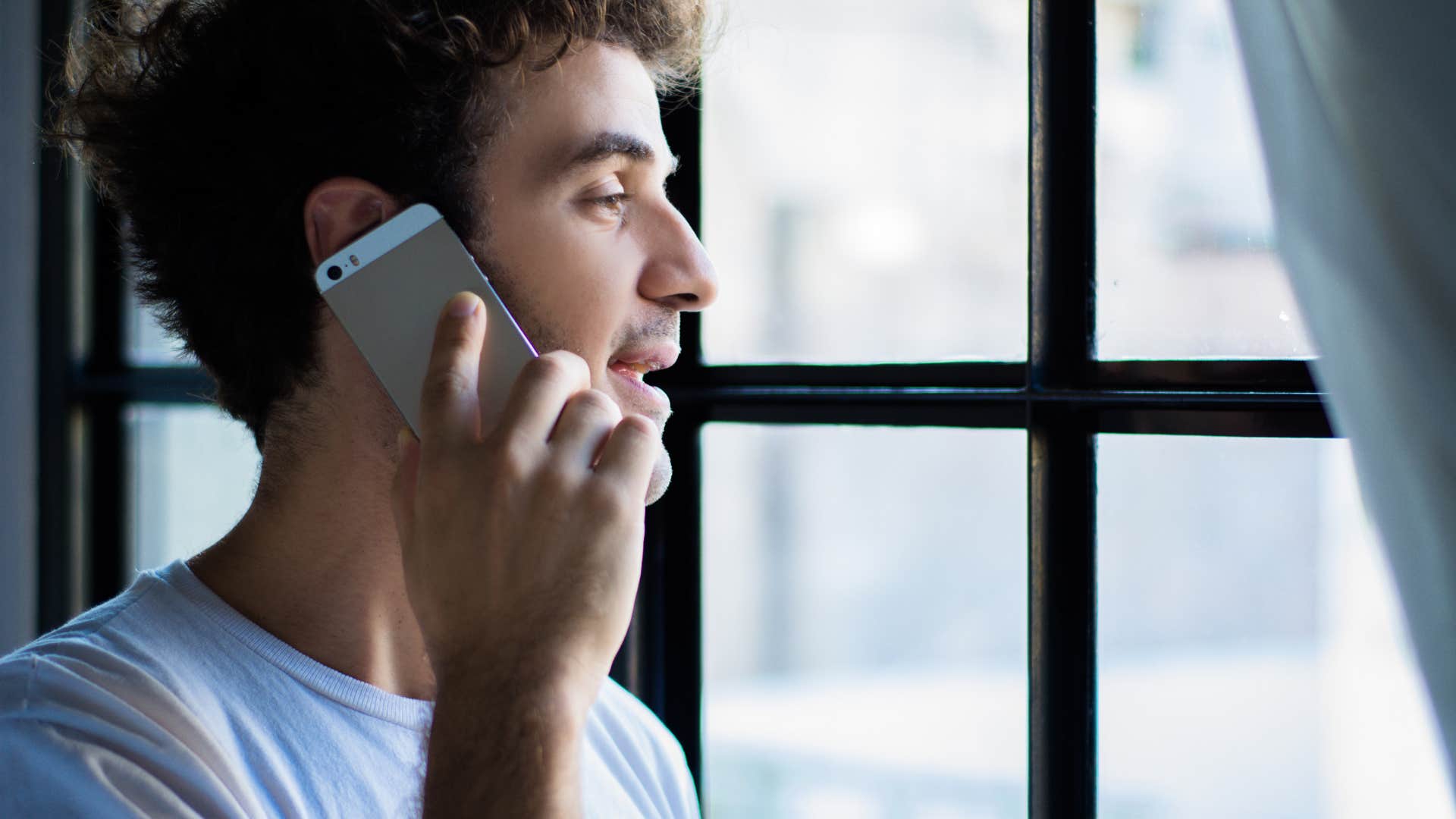 man telling his friend he's broke until payday