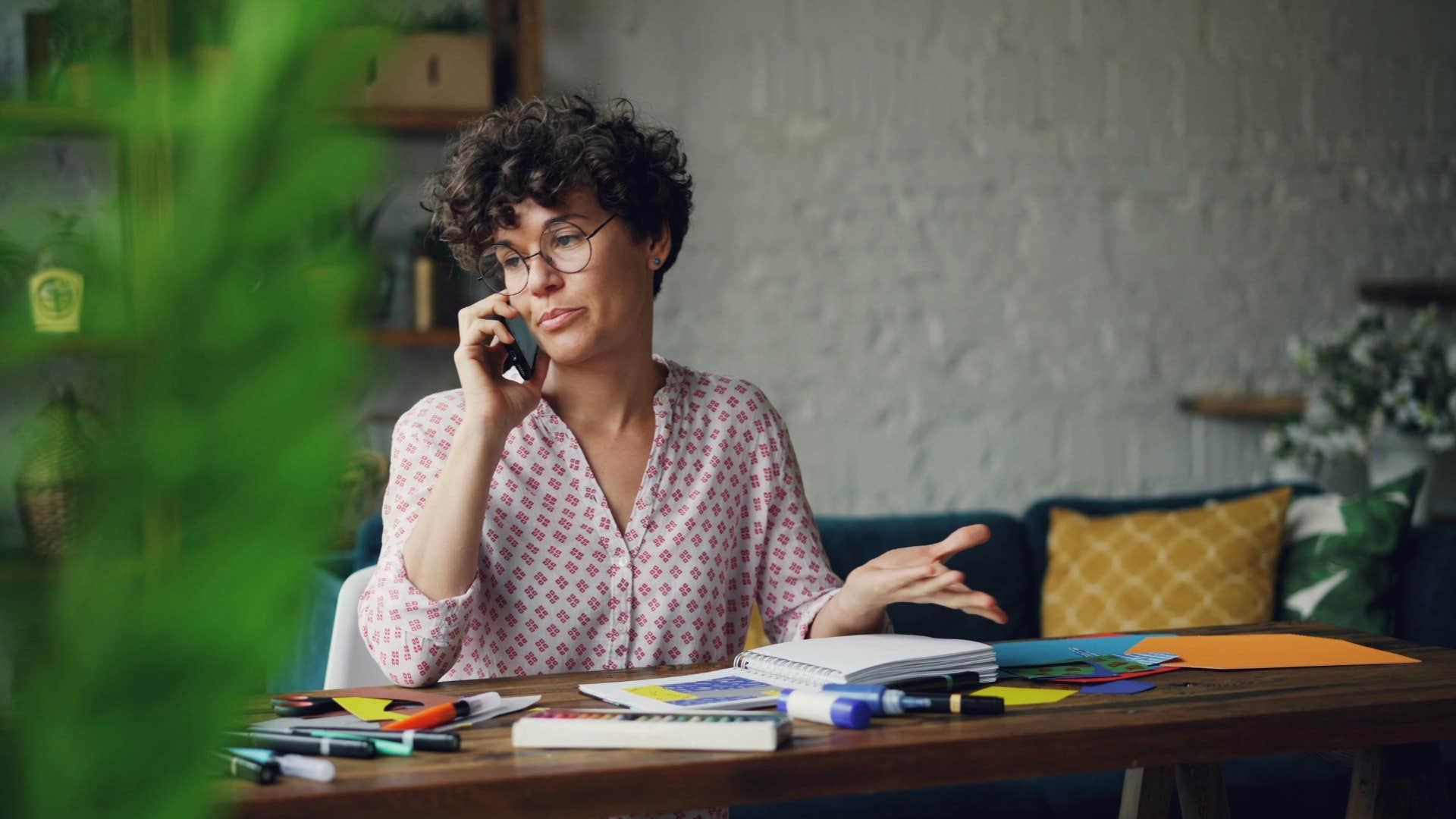 woman telling a friend she has an early morning tomorrow