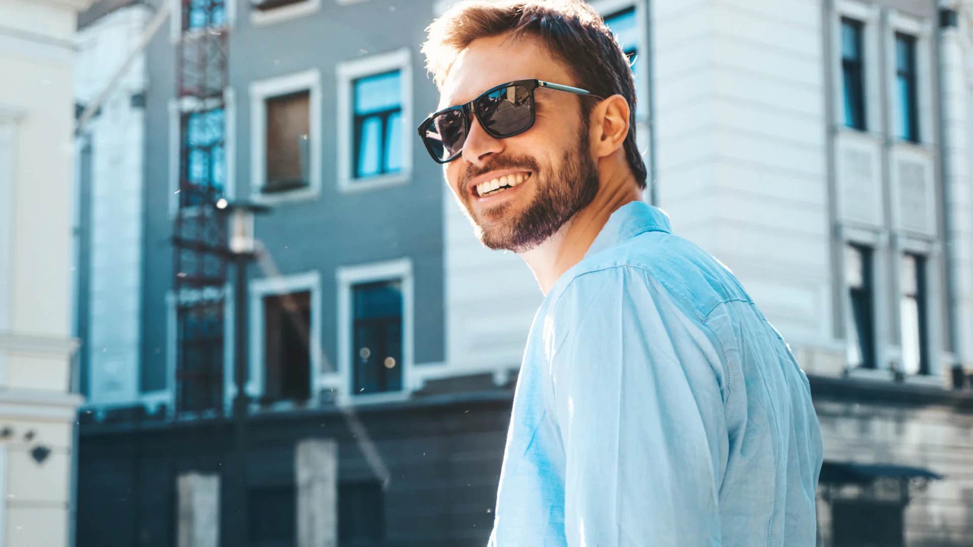 man who thinks he's dumber than he actually is saying i'm street smart not book smart