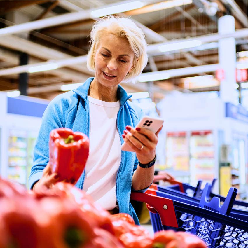 woman looking at red peppers avoiding food waste at the grocery store
