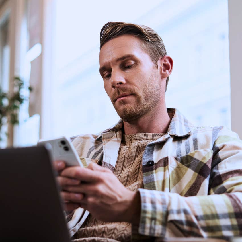 Man who can't complete a task uninterrupted scrolling on his phone.