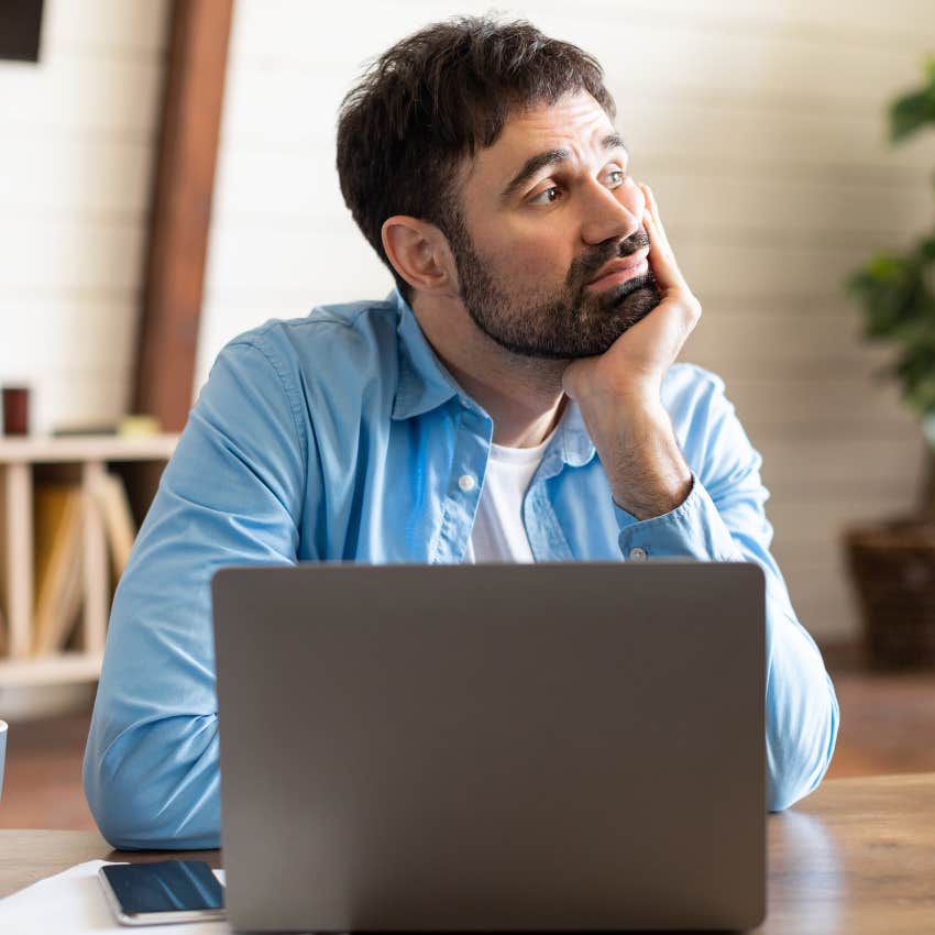 employee feeling stressed he can't work on his own