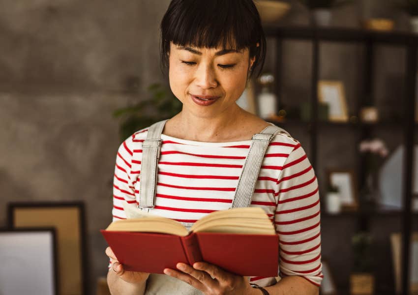highly intelligent person reads books that make them think