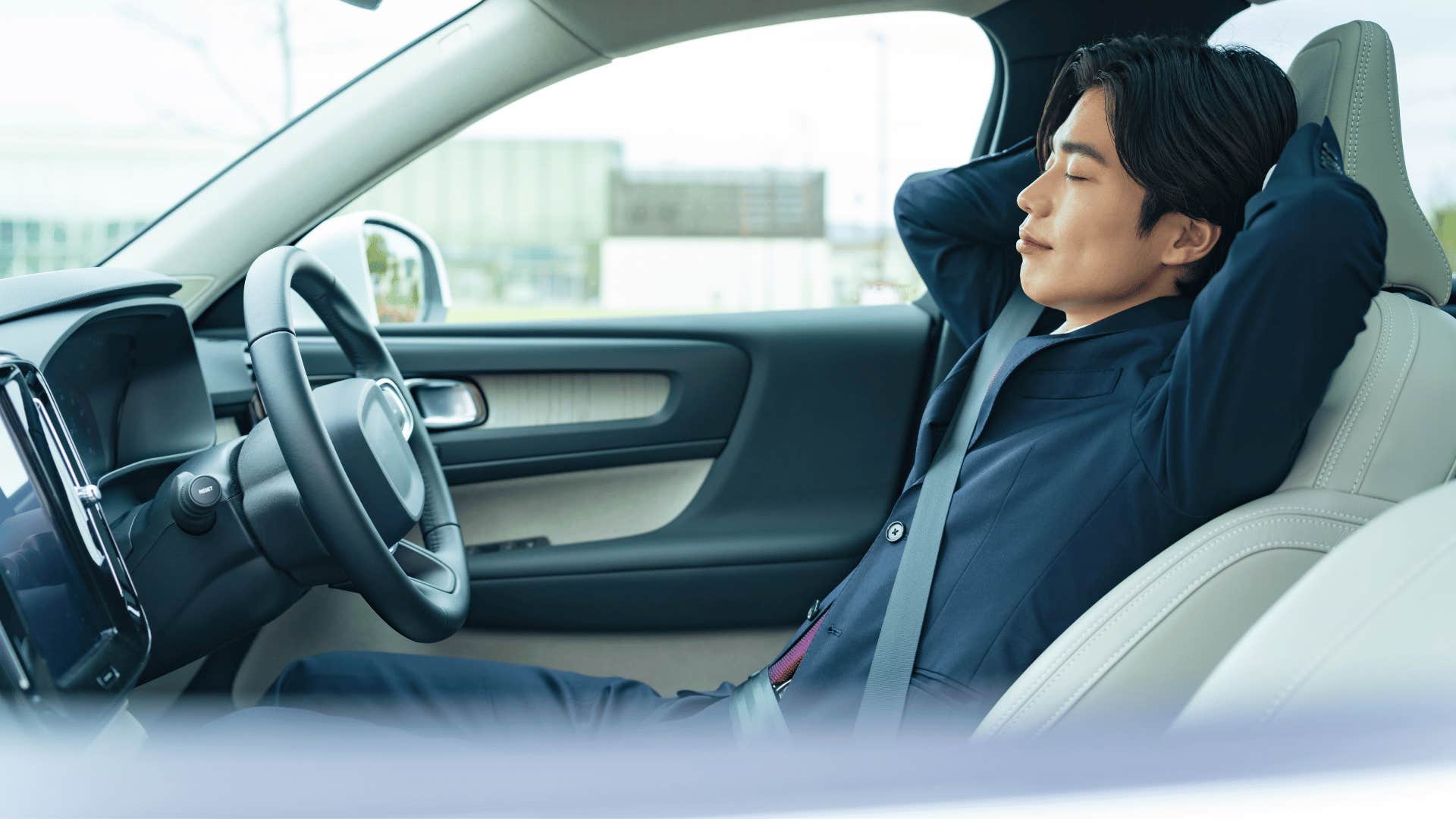 man relaxing in a self driving vehicle
