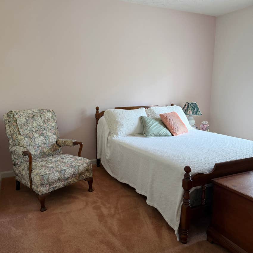 guest room from the 80s feels rich today